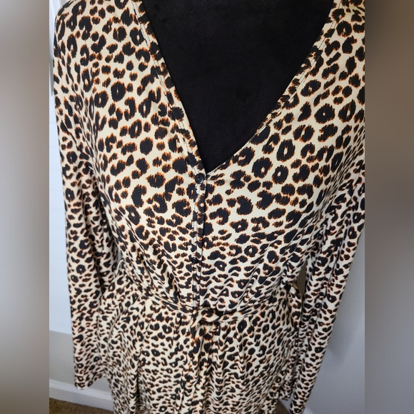 Kayla’s Armoire Leopard Print button Front Knit Dress Size Large NWT - Picture 2 of 6